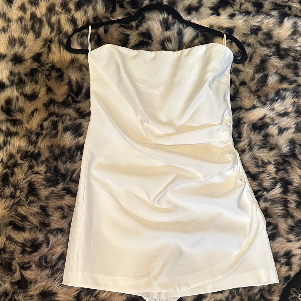 Elegant White Strapless Dress